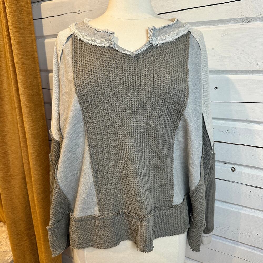 POL Gray/green Mixed Media Waffle Knit Pullover Top Women’s L